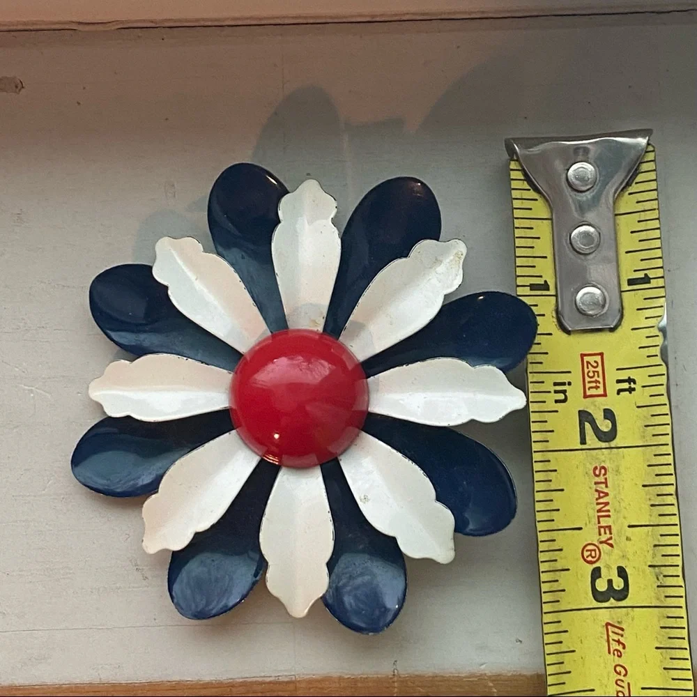 Vintage Americana floral pin - Picture 5 of 8